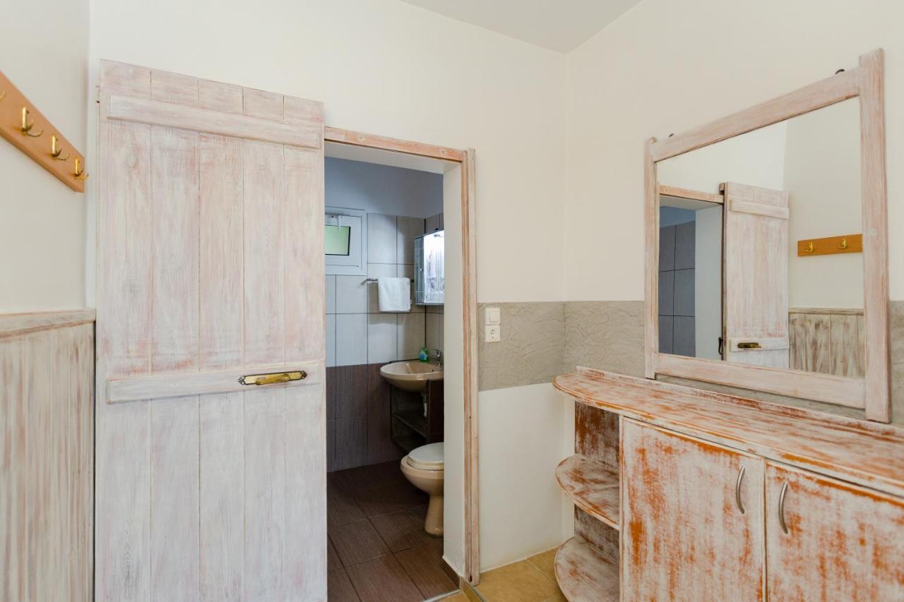 Christos Studios And Family Apartments Stegna Экстерьер фото